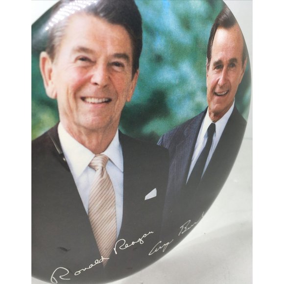 Ronald Reagan and George Bush Large Pin Button - Picture 8 of 12